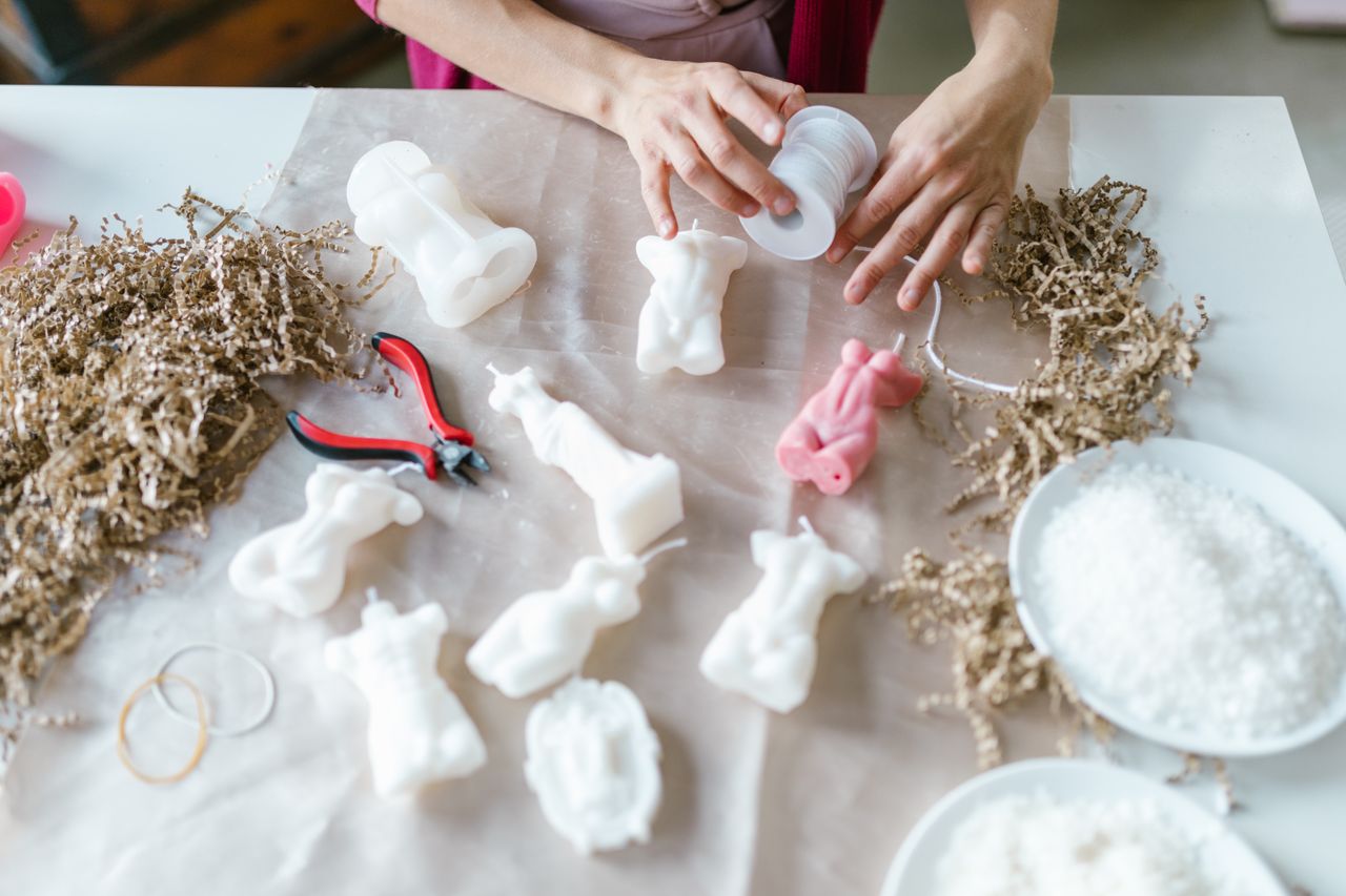 gallery-5 Discover the art of candle making with hands-on crafting sessions in this cozy indoor setup.